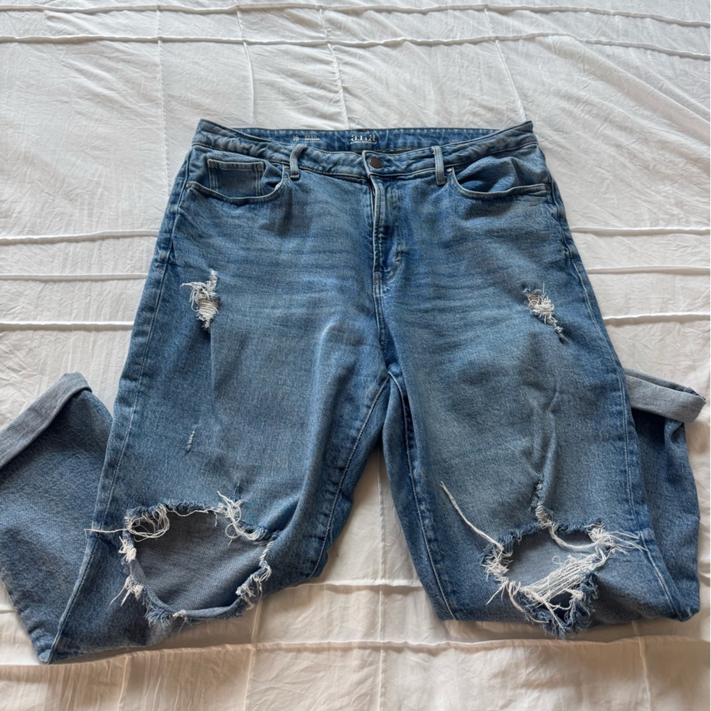 Distressed boyfriend jeans